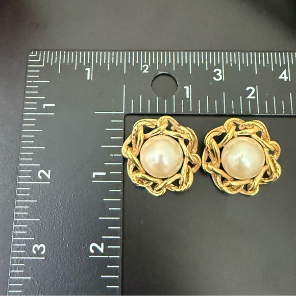Vintage GIVENCHY Signed Gold Tone Rope Faux Pearl Center Clip On Earrings 17g.